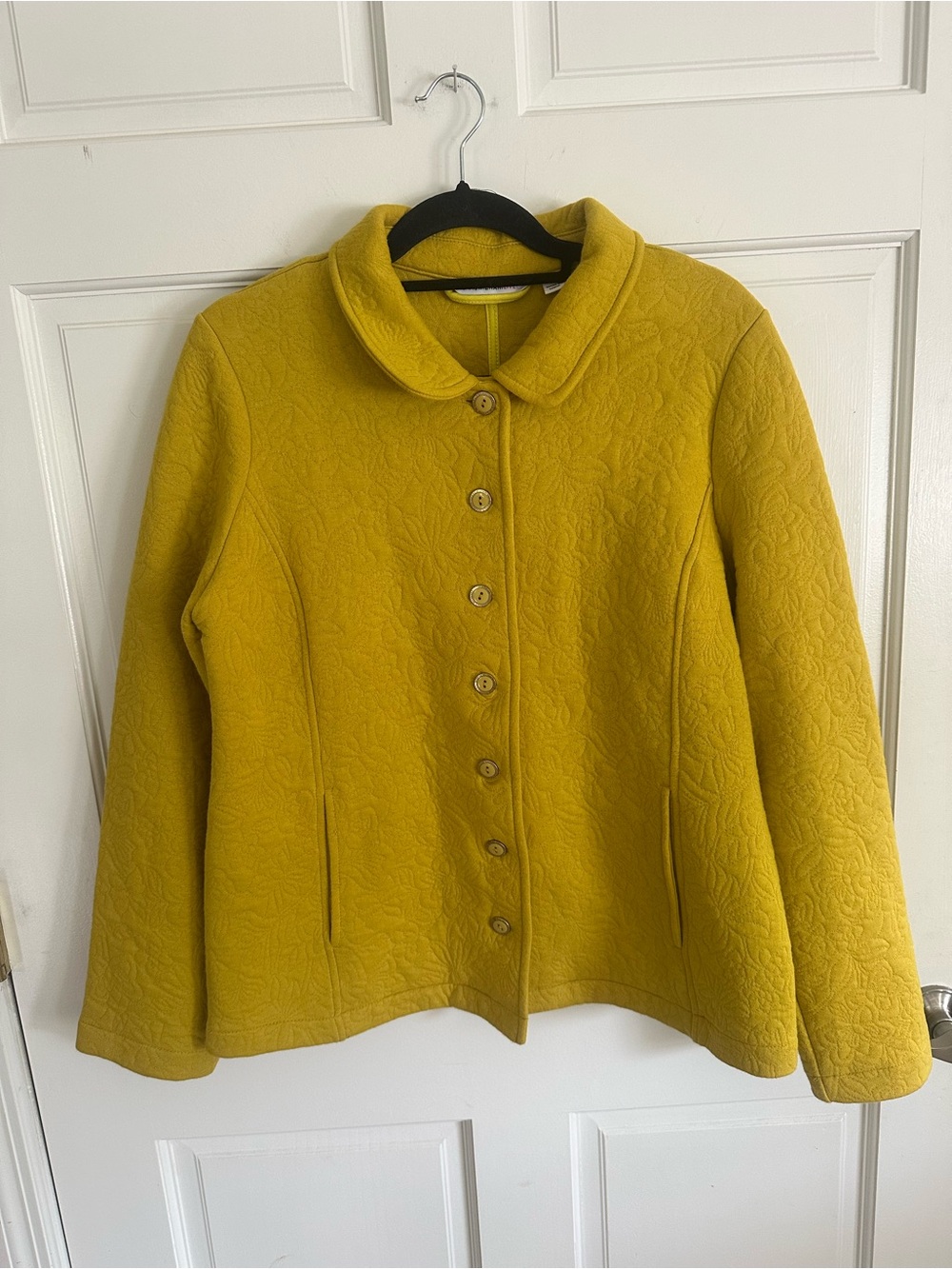 Isaac Mizrahi Live Textured quilted Mustard jacket   Large chest 40 Length 25